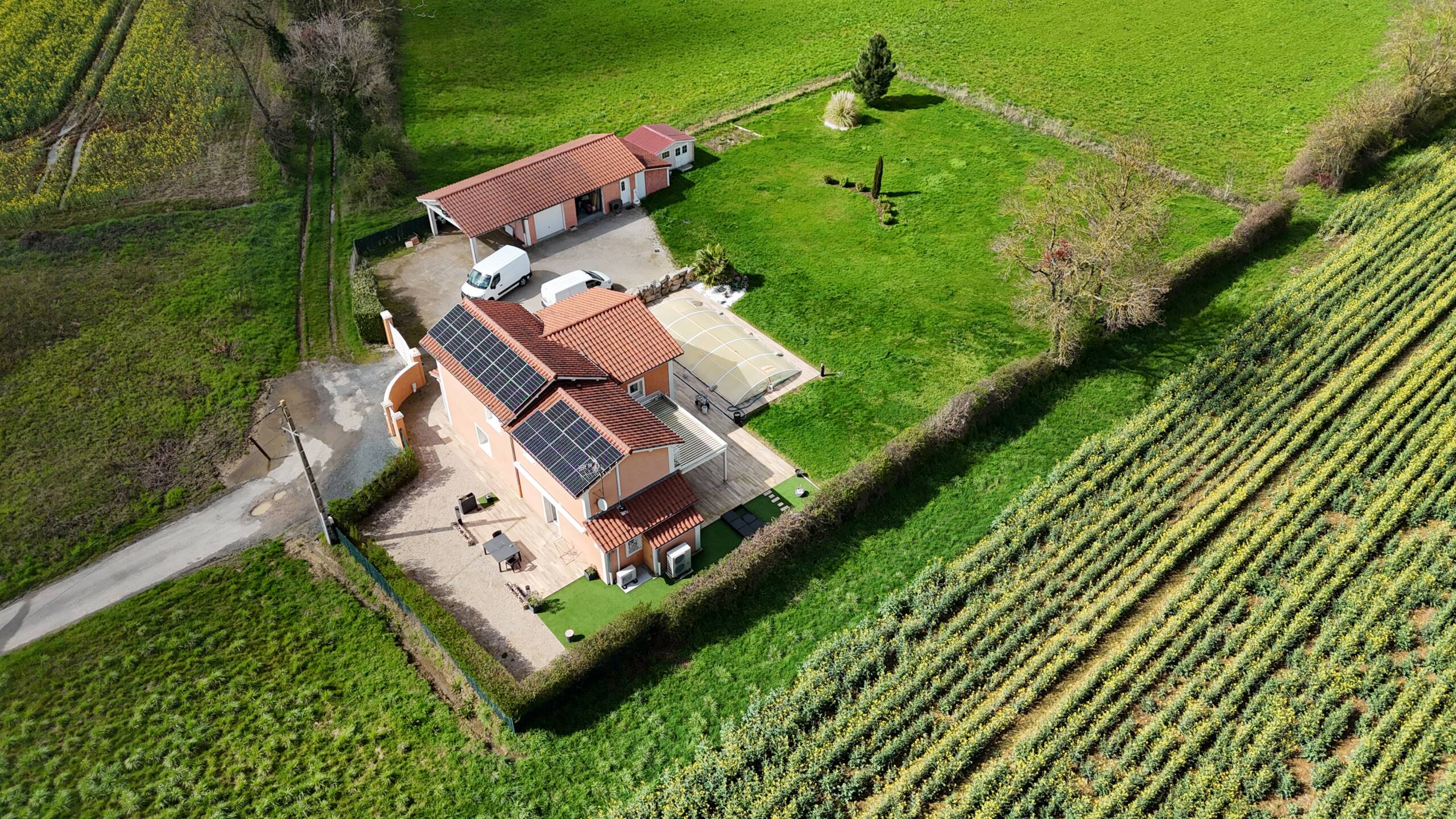 Toit tuile 9 kWc autoconsommation avec revente de surplus à Chatillon sur Chalaronne | SILISUN