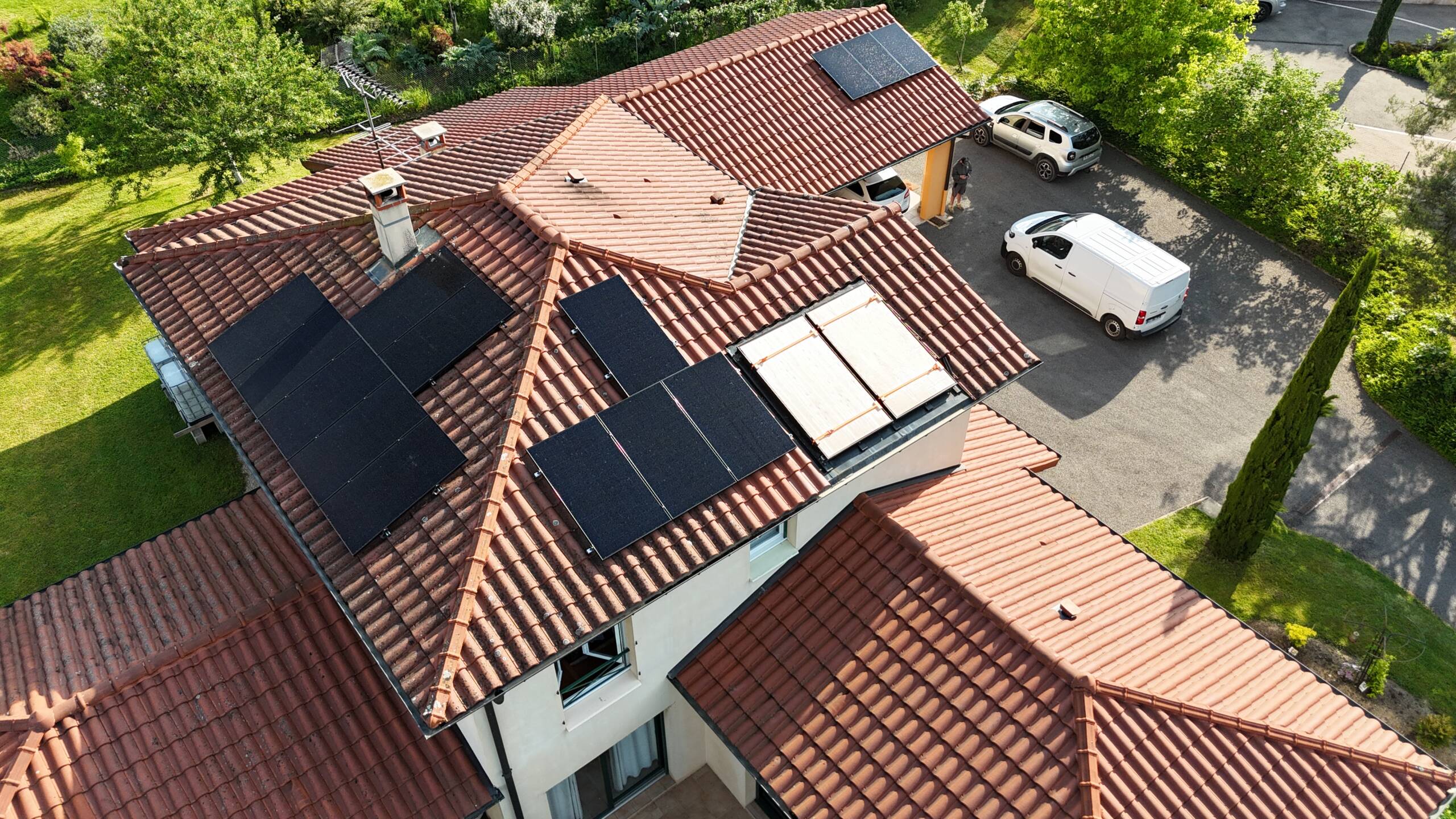 Toit tuile 6 kWc autoconsommation avec revente de surplus à Bourg-En-Bresse | SILISUN