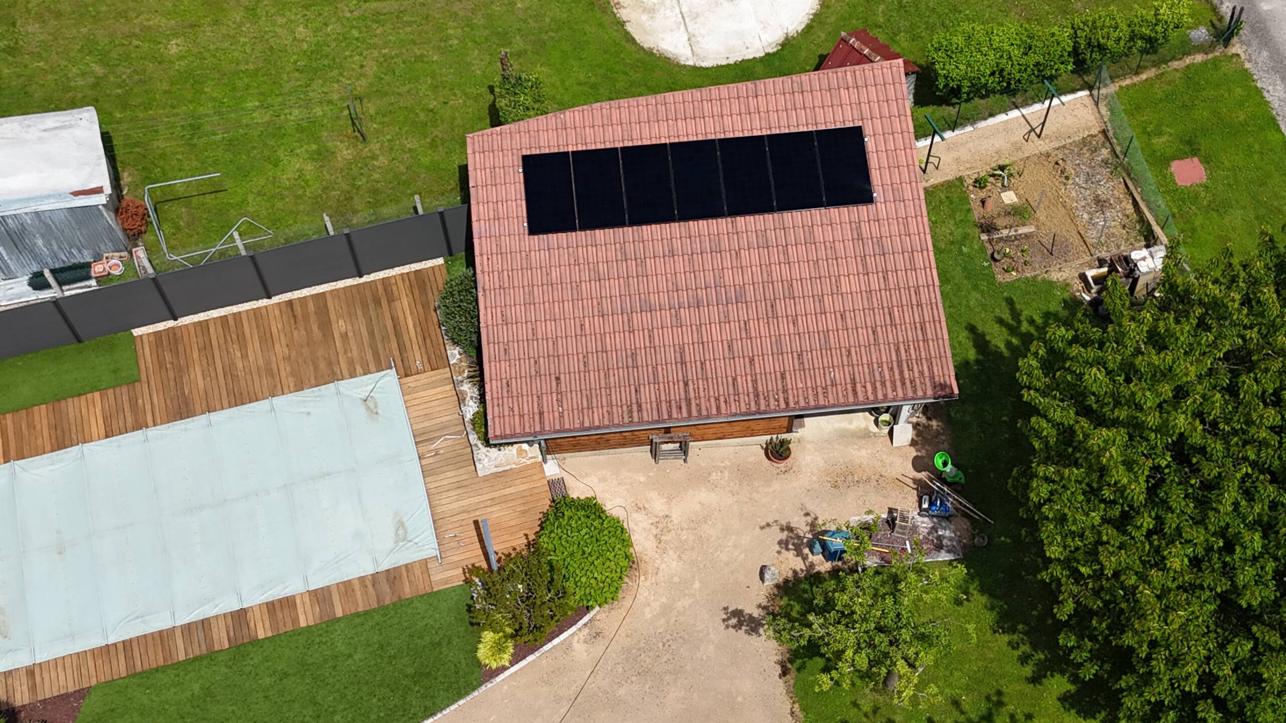 Toit tuile 3 kWc autoconsommation avec revente de surplus à Saint Martin le chatel | SILISUN