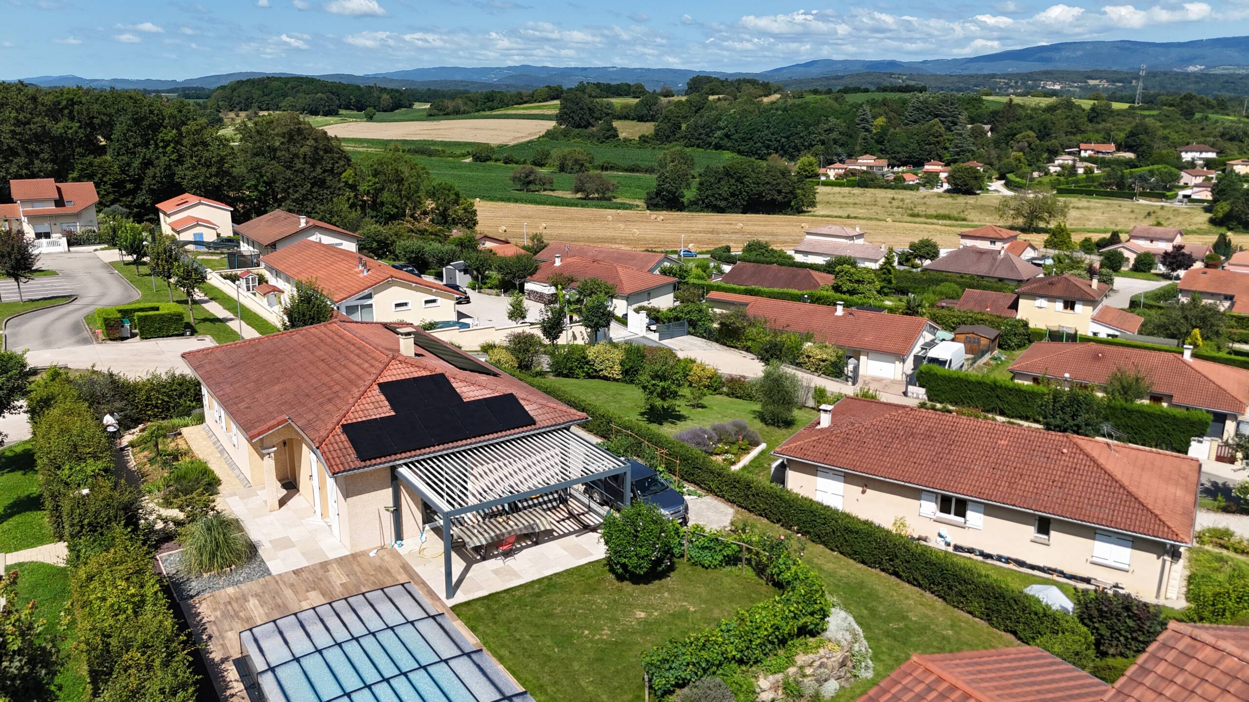 Toit tuile 6 kWc autoconsommation avec revente de surplus à Pont d&rsquo;Ain | SILISUN
