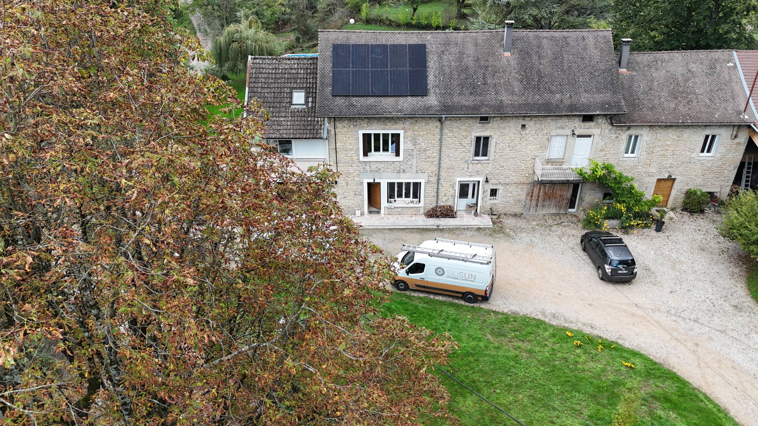 Toit tuile 3 kWc autoconsommation avec revente de surplus à Villebois | SILISUN