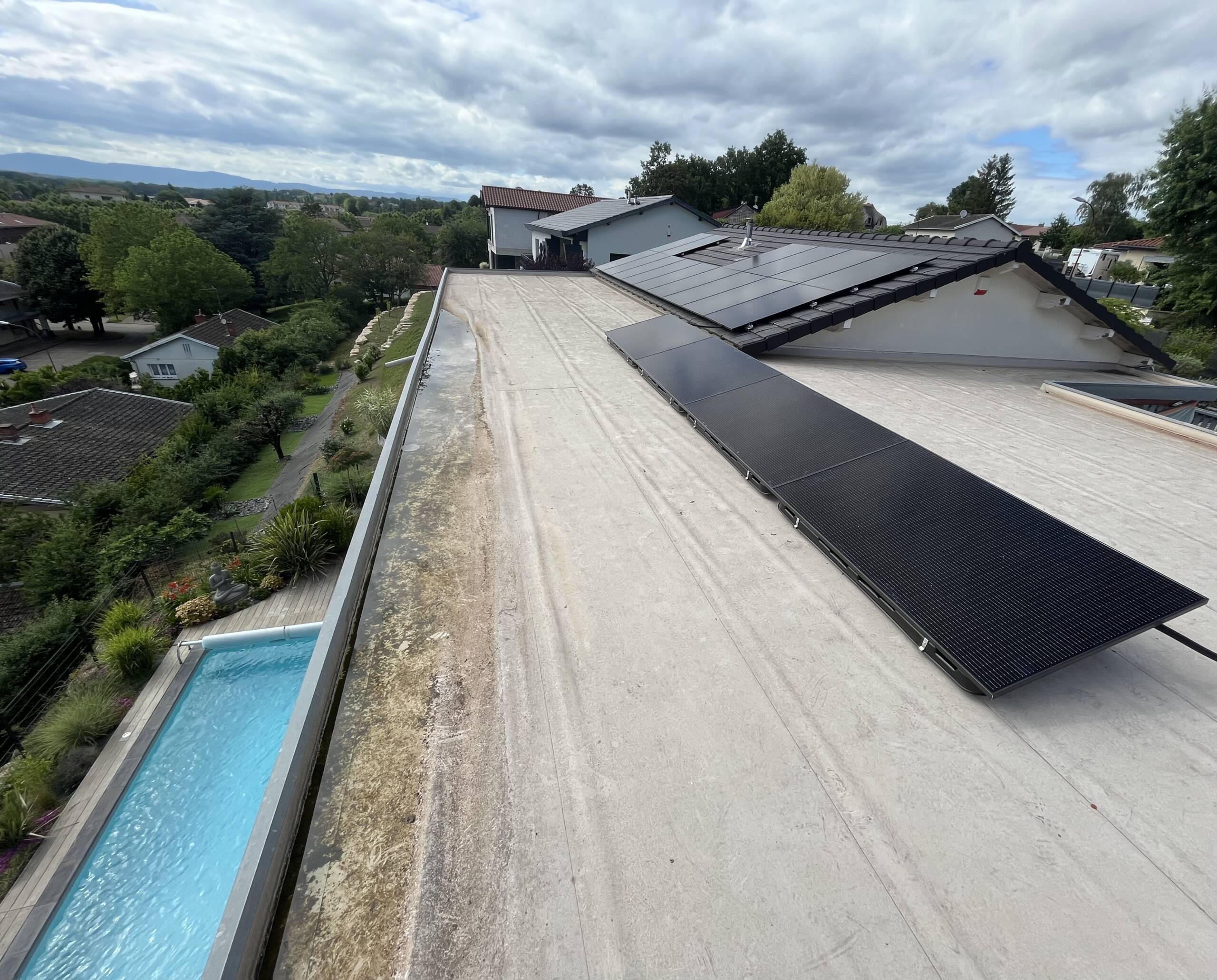 Toit terrasse 9 kWc autoconsommation avec revente du surplus à Chatillon sur chalaronne | SILISUN
