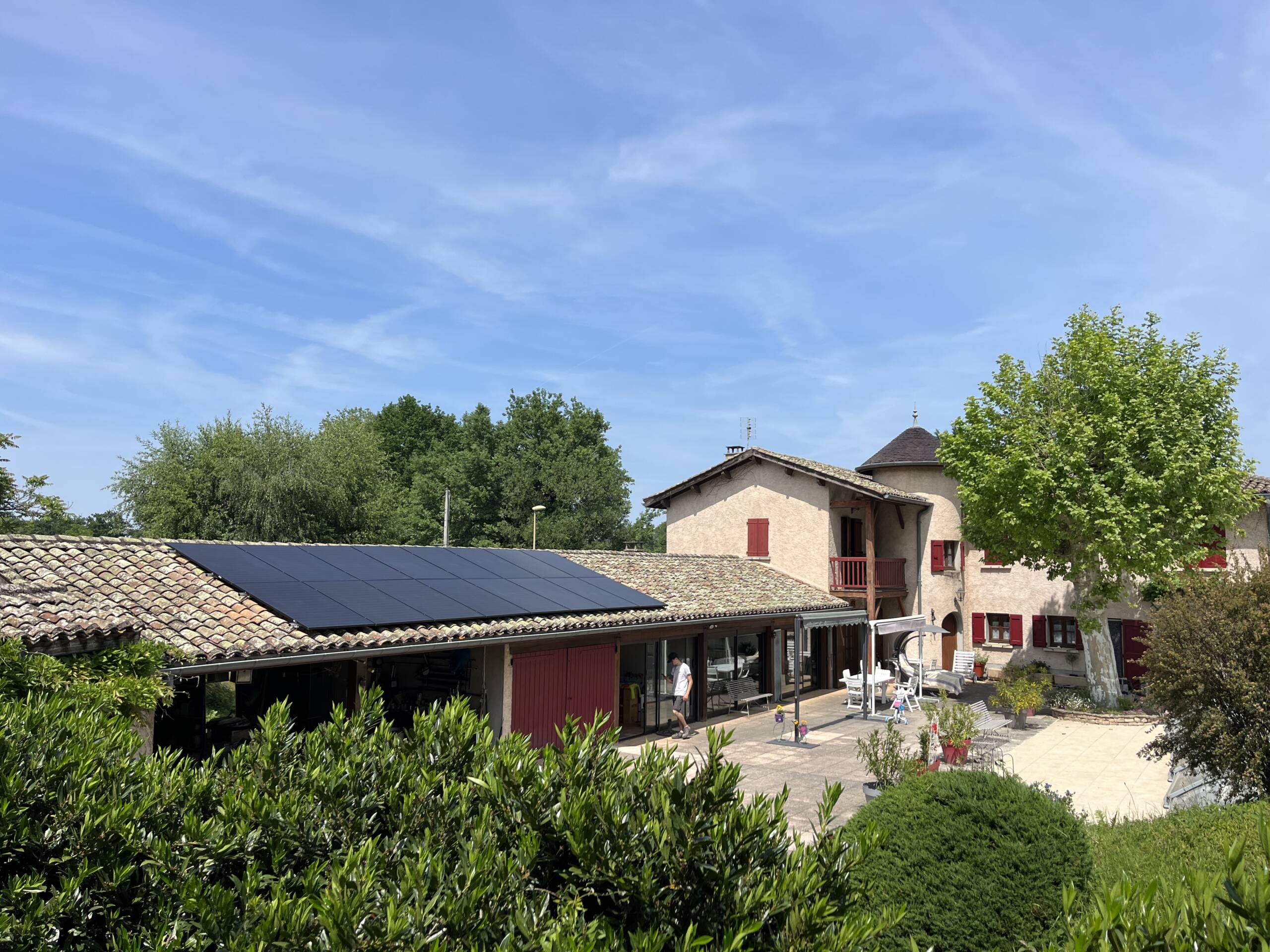 Toit tuile 12 kWc autoconsommation avec revente de surplus à L&rsquo;Abergement-Clémenciat | SILISUN